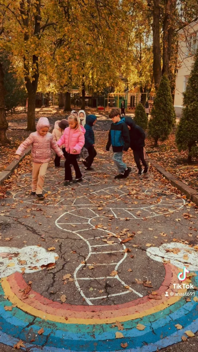 🌿 Урок ЯДС «Екскурсія територією школи» 🏫 Сьогодні наші маленькі дослідники вирушили…